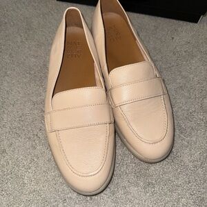 Naturalizer Women's Beige Loafers